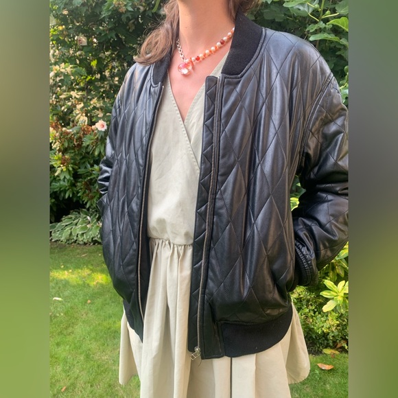 Aritzia Quilted Bomber ๐ค - Picture 1 of 5